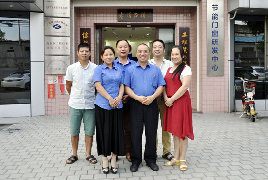 老賴不賴門窗：一日三店，再創佳績