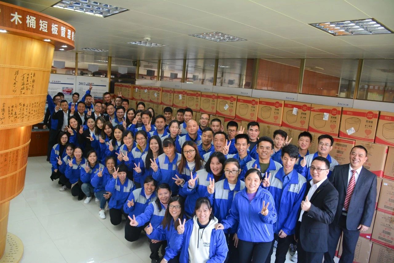 喜氣洋洋——賀老賴不賴2018年度總結(jié)暨表彰大會順利召開!