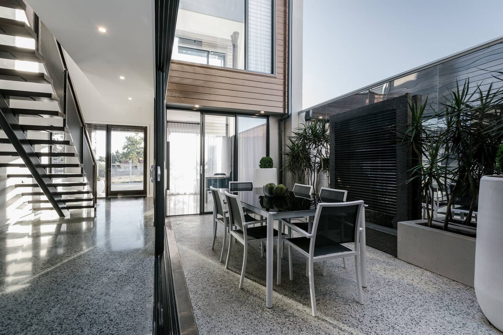 門窗一線品牌提醒你，門窗改造這些坑，千萬別掉！