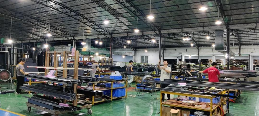 限電下的黑夜,向門窗人致敬